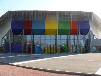 Agrandissement Halle des sport Vacheresse à Roanne - blocs-portes, ensembles vitrés, mur rideau